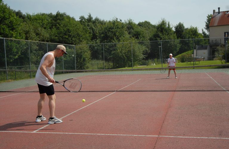 tennisbaan vakantiepark